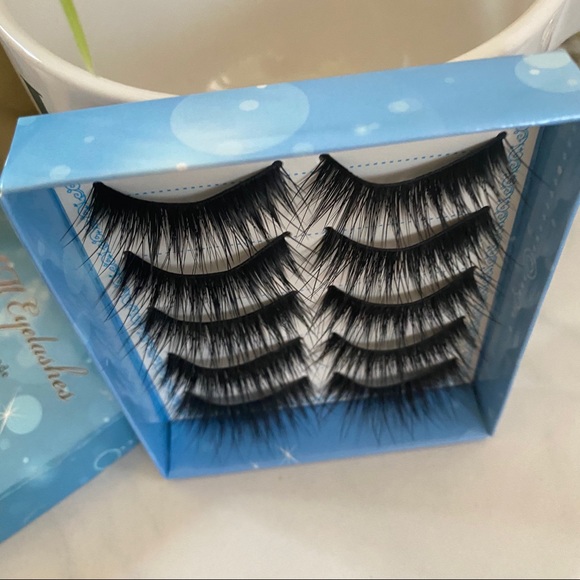 NEW False Lashes - Picture 5 of 7